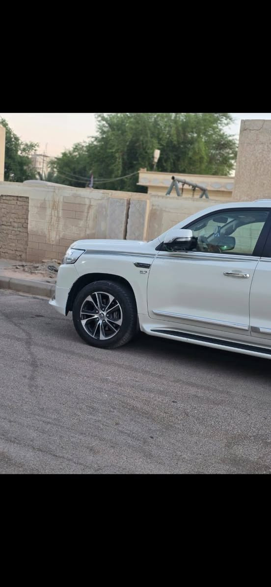 سلام عليكم اخوان لاندكروز موديل 2021 محرك V8 سلندر 4600لمرغوب سياره مكفوله كفالة عامه ماشيه 140الاف سياره جديده رقم اربيل دولي  سياره فول مواصفات 
حساسات امامي خلفي 
4كاميرات 
جنطه كهربائيّ 
كشنات كهربائيّ 
تحكم كرسي كهربائيّ 
فتحه سلايد 
مري شفط 
تشغيل عن بعد 
دفع رباعي وباقي الانضمه 
وباقي المواصفات 
(ملاحضه السنويه منتهيه صارلها شهر نتهت يوم 6/1

العنوان. السماوه قضاء الخضر 
 *********** انتصل وانه بلخدمه.
