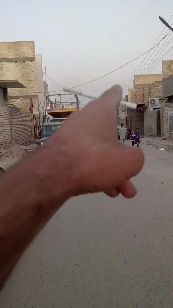 السلام عليكم 
الدار للبيع في منطقة حي الكوفة قرب دلاليه السيد 
الفرع ثاني المساحة البيت 100 متر 
السعر 73  البيت كامل+ تانكي+ ماطور ماء+سخان ماء 
الاستفسار على رقم ***********
