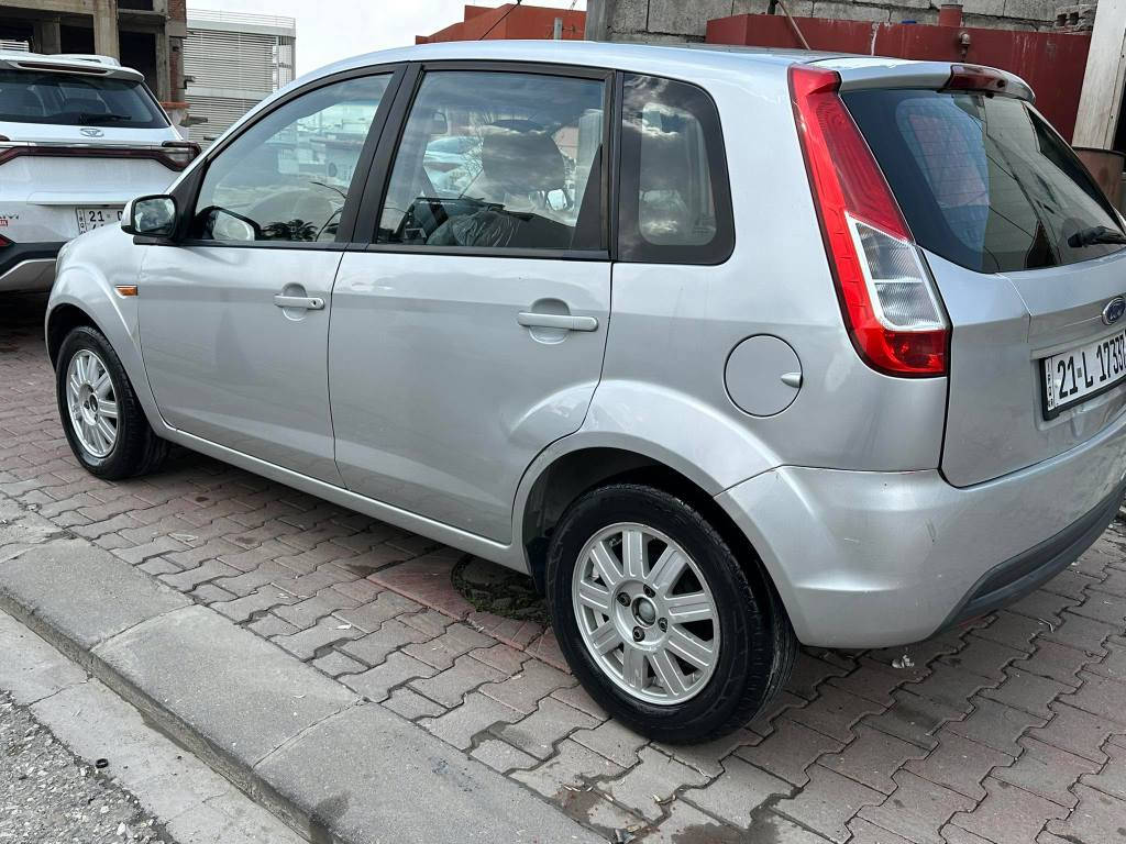 فوردي فيگو ٢٠١٣ ره قه م و هه زه ي تازه يه سه نه وي دومانگه به سه و جوه گير و مه كينه ي به شه رت بيو دواي تازه داگيراوه چوار بارجه و دو په له ي بوياخه. به و شه رته ي هيج ناوي نه گر تبي له سه ر شوخت كراون راسمي هه مويم لايه هي مالي خومانه ٤ ساله لای خۆمە
***********
*********** السليمانية, العراق
