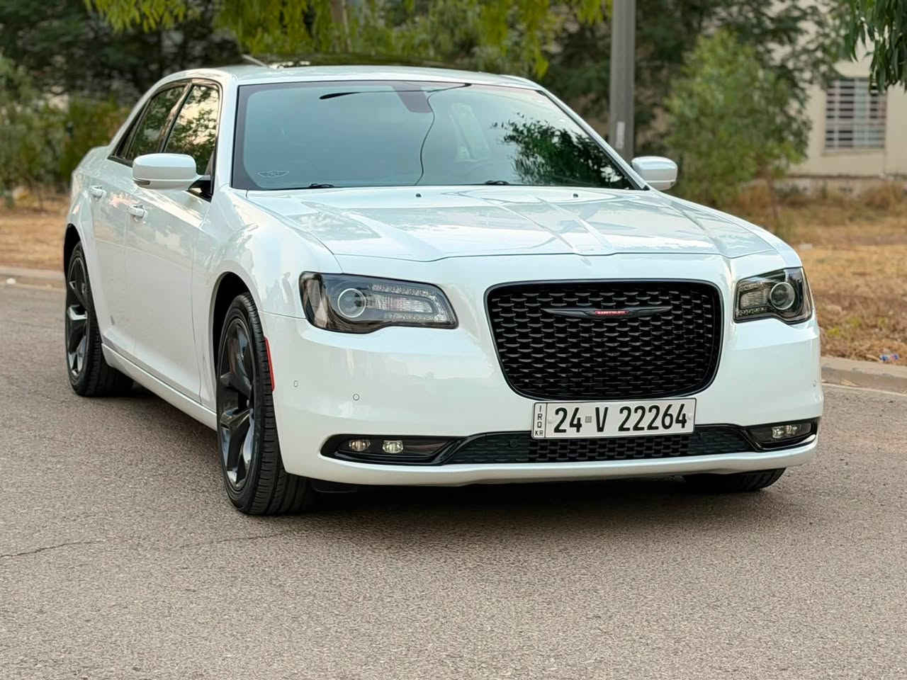 السلام عليكم … 
كرايسلر 300S . كندي
الموديل : 2023  
العداد : 54 MI
المحرك : V6 . 3.6L .
( السياره كلين تايتل كفاله عامه حتى الداعميات شرط بدون صبغ وبدون تعديل السياره جاهزه )  ✅ هزه جديده 2027 

المواصفات :
* پانوراما .
* نقطة عمياء .
* حساسات امامية . 
* مصابيح امامية زنون مع LED . 
* ويل قياس 20 أنج . 
* حساسات خلفية . 
* شاشه كبيرة مع نظام ملاحة نفكيشن GPS .
* سستم صوت الپاين مع سماعات بريميوم .
* المقاعد الأمامية كهربائية . 
* مقاعد أمامية تدفئه . 
* تشغيل عن بعد . 
* ستيرن كهربائي . 
* محدد سرعة . 
* تلفون بلوتوث . 
* كاميرا خلفية .
* مرايا متحسسة للاضاءة العالية .
* نظام سبورت شفتات بالستيرن . 
*كير ماوس 
*كشنات جلد 
* دخول ذكي (بصمة) .
مكان السيارة 📍أربيل 
للاستفسار : 
***********
***********
