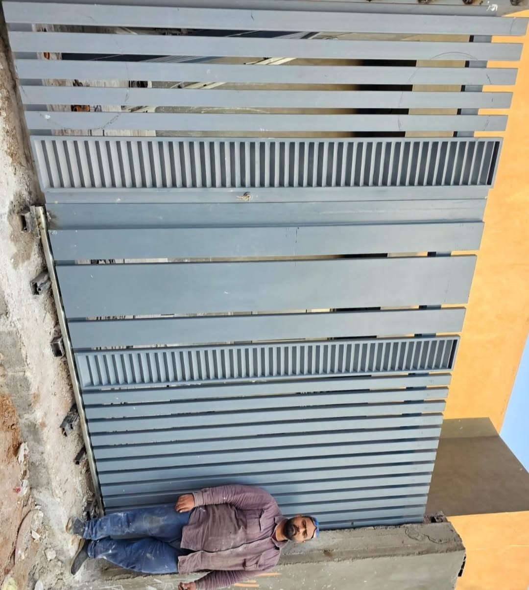 بسم الله الرحمن الرحيم
تم انجاز باب سلايت خارجي في النجف الاشرف (البراكيه) 
القياس 2.5 متر الارتفاع   3.5 متر العرض
حديد درجه اولى بأيدي ماهره عمل نظيف ودقه ممتازه وأسعار تنافسيه و موعد مضبوط في تسليم العمل مع صبغ زائد معجون صباغ مختص
عمل وتنصيب ونقل مع الكابون 4 ملم وتتصيب الكابون
 العنوان النجف الاشرف حي الحرفيين
للتواصل ***********
