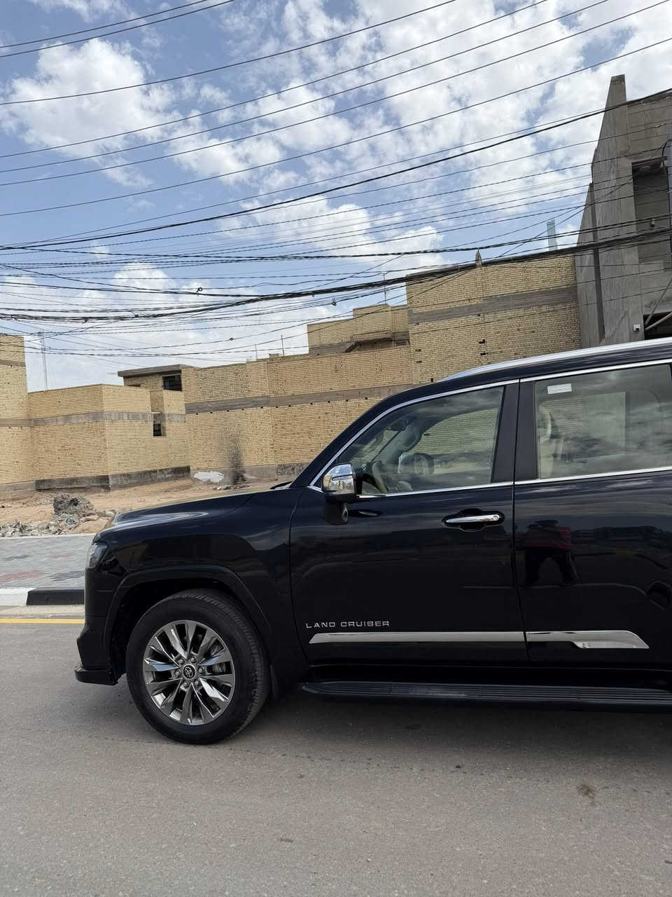 سلام عليكم لاندگروز 2022 ساز اصل GXR limited معروفه مواصفاتها رقم بغداد مميز  كفاله عامه سونارها مرفق بلمنشور 
ماشيه 48 الف 6 سلندر مكانها كربلاء ب624  وبيها مجال 
للاستفسار :- ***********
