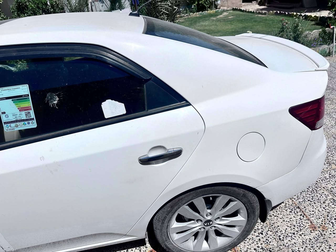 السلام عليكم كيا سيراتو موديل 2012  رقم اربيل الجديد بأسمي فول مواصفات بصمه تحكم جهتين+ اشاير بالمري المري شفط+ شاشة وكامرة +حساسات خلفيه + كير 6 نمر
 السيارة كفاله عامه فقط صبغ شبر بالجملغ الخلف السائق  السعر( 115 )وبيه مجال بسيط 
مكان السيارة صلاح الدين قضاء الدور التواصل خاص


**إذا كنت صاحب هذا الإعلان وتريد حذفه لأي سبب، رجاءا أرسل رسالة إلى الدعم الفني**