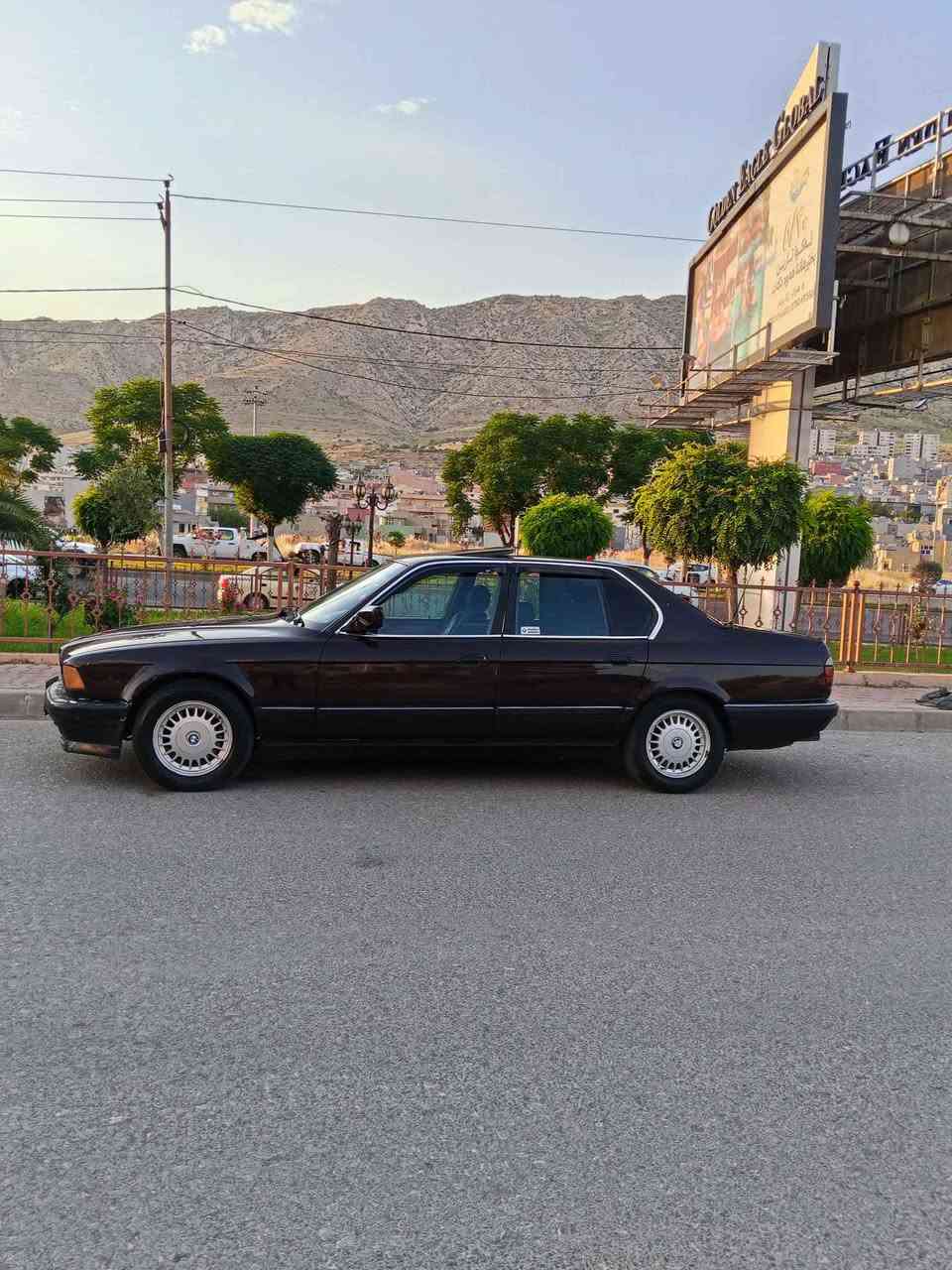 بي ايم موديل 92 حجم 730 يعني 6 بستن
سياره كير ومحرك وتبريد بشرط
باسمنا تحويل او وكاله بكيفك 
سياره عام بخه صبغ للجماليه فقط
بدون ضربه دواخل شرط
مكانها دهوك داخل دهوك 
سعرعا 47 ورقه ونزل 9 أوراق غرامه
مال كاميرات 
*********** بيها واتس اب دهوك, العراق
