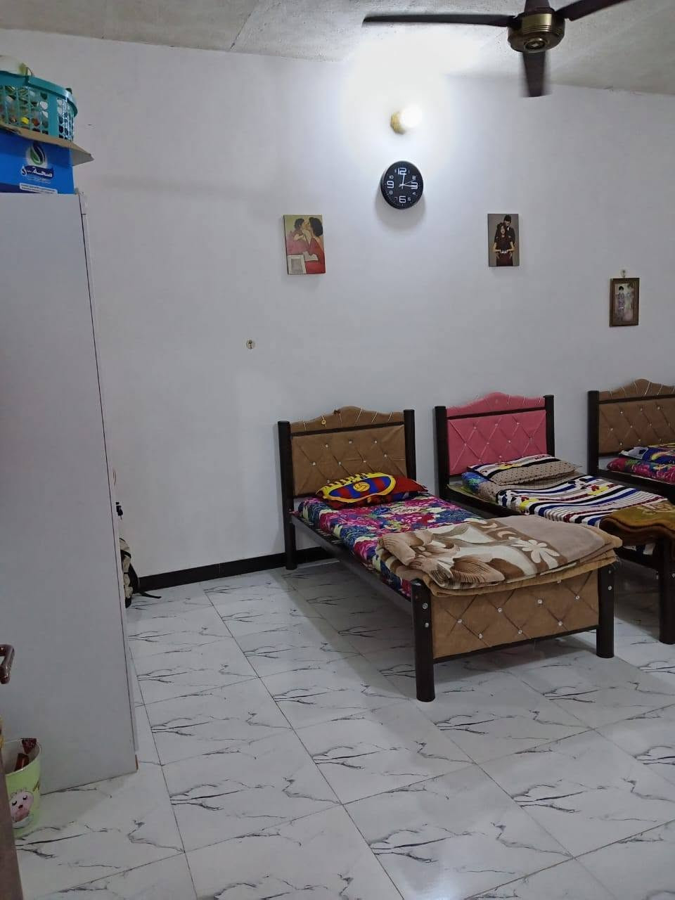 🏡 بيت للبيع في الصخين - شارع علي الأكبر
تفاصيل العقار:
المساحة: 250 متر
نوع الملكية: زراعي بيه وصل طابو
سنة البناء: 2022
نوع البناء: بلوك كهربائي  + سقف عكادة

المحتويات:
غرفتين نوم
صالة
مطبخ
صحيات داخلية + صحيات خارجية
ملاحظة: البيت بدون استقبال

الموقع والخدمات:
المكان: الصخين - شارع علي الأكبر، 150م من شارع السايدين
كهرباء وطنية
ماء اسالة 
كابينة المولدة على باب البيت
للاستفسار ***********
