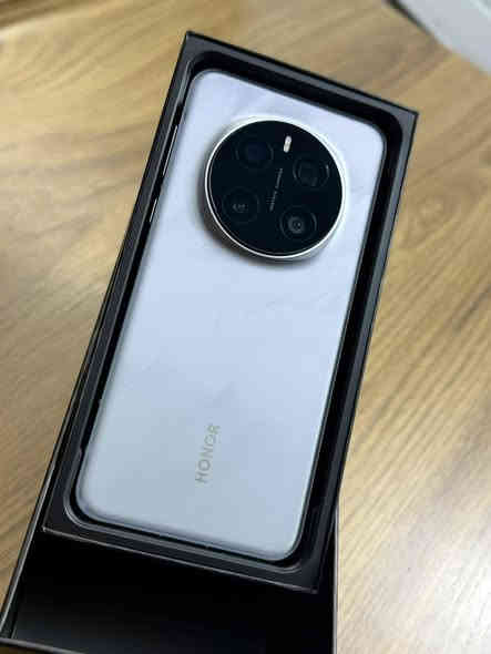 سلام عليكم هونر ماجك 7 برو
جديد كلش صار 5 ايام مشتغل 
لون ضوء القمر 
نضافه 100% اذا بي خدش واحد صغير تاخذه ابلاش 
غراض كامل موجود 
ضمان شركة جبال 
السعر 900  وبي مجال قليل 
مكاني ديالى خانقين 
***********
