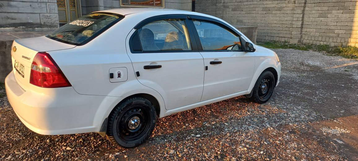 السلام عليكم للبيع افيو موديل 2008رقم دولي كركوك راعيه الشرعي بل بيجي شرط التحويل بيه تبديل قطعتين فقط بدون دواخل سياره حلوه تايرات اربعه جدد صدره نضيف كهربائيات كله شغاله السياره مايعوزه اي شي كامله مكمله محرك وگير خير من الله
         السعر (60) وبيه مجال

للاستفسار
***********
