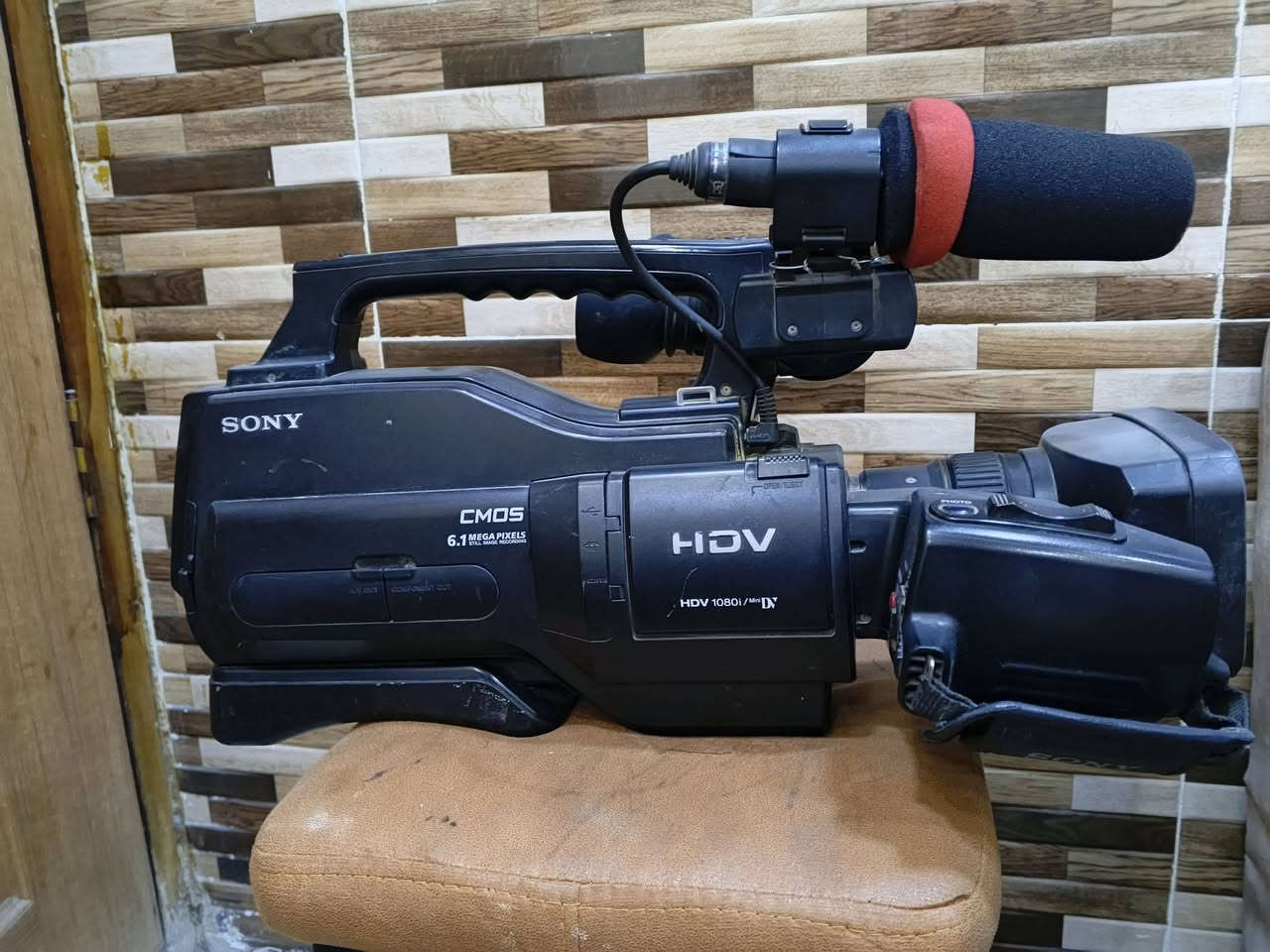عندي هاي الكاميرا فول hd 1080 للبيع السعر 300 الف   
***********
