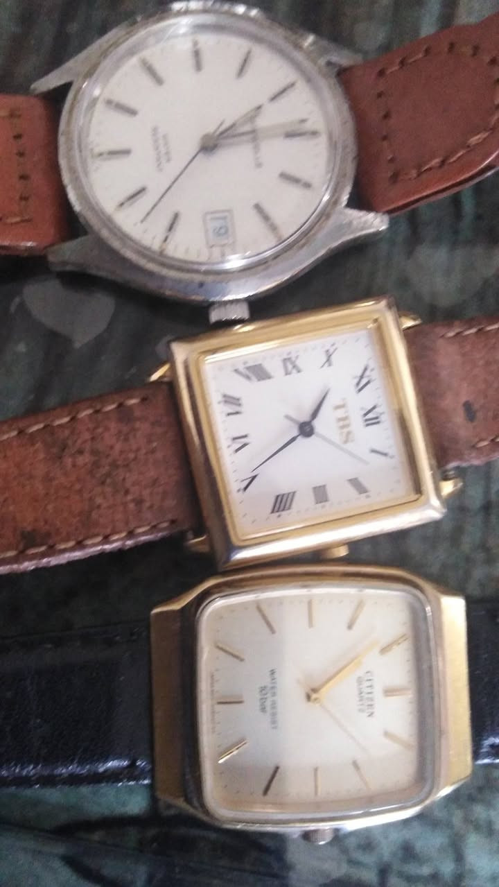 ساعه سويس دايموند ولاثانيه تأخير مع كيز سناتر مع سيتزن أرقام رومانيه وطلاءذهب مع الكارفيل السويسري تكويك ثم المارشال المينا السوداء الجميله واخيرا نايك مؤشر لليوم مثل البانزين خانه


**إذا كنت صاحب هذا الإعلان وتريد حذفه لأي سبب، رجاءا أرسل رسالة إلى الدعم الفني**