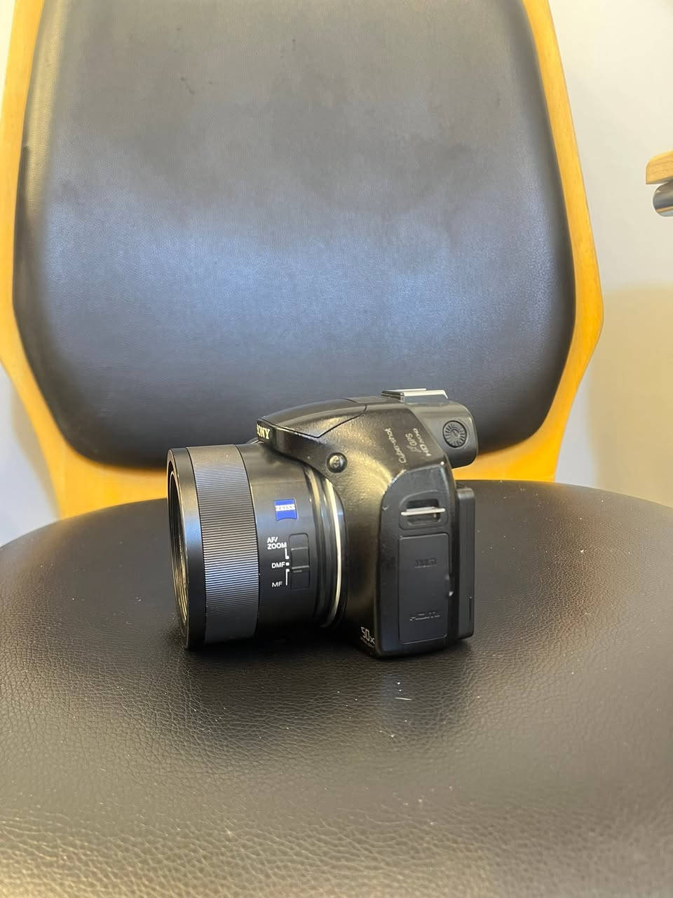 للبيع 
SONY DSC-HX400V
بحالة ممتازة
ستعمال شخصي
السعر 275
الكامرة معروفه بالدقة و مواصفات الزوم 
موجود توصيل

***********
