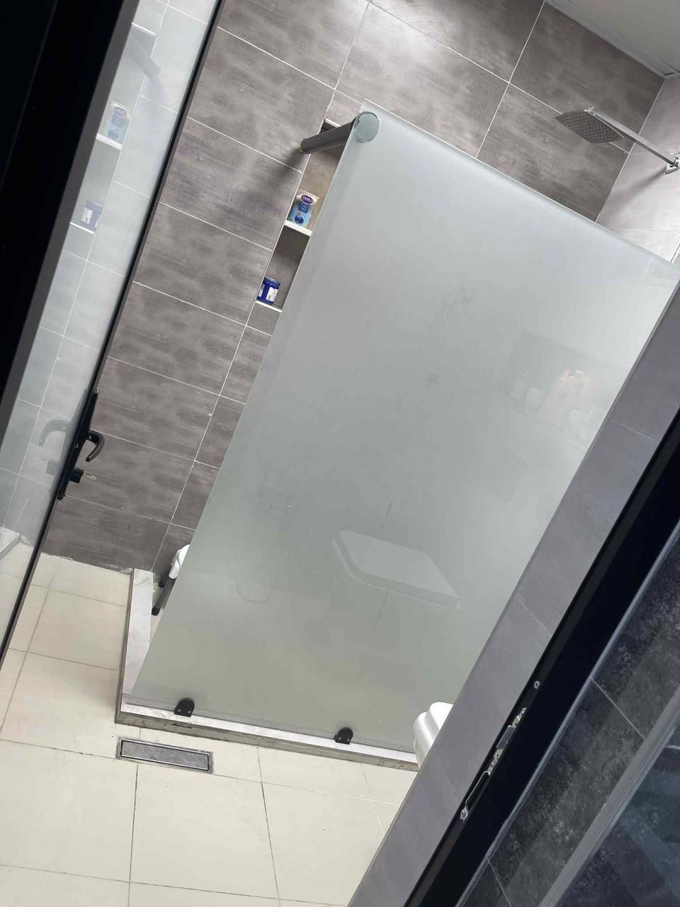 بيت لبيع مساحة ٨٦ متر طابقين بناء حديثة درج  اول العنوان النعيرية السعر ٢٢٠  بية مجال رقم الموبايل ***********
