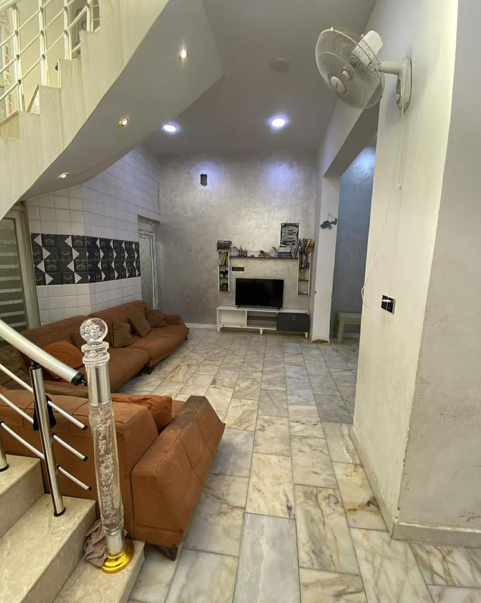 دار للبيع في الخصيمة في شارع المستوصف 
خدمات تبليط ومجاري وارصفه 
المساحة 120 متر
الواجها 10 متر 
النزال 12 
بناء 2022 
طابقين كونكريت مسلح
الطابق الاول يحتوي على غرفة وصاله ومطبخ واستقبال وصحيات خارجية وداخلية
الطابق الثاني ثلاث غرف ومجمع صحيات
الطابق الاول ارضية مرمر
الطابق الثاني ارضية بورسلاين
علق ب ( بذكر الله ) ويجيك السعر على خاص
للأستفسار مراسلةالصفحه او الاتصال ع الرقم التالي ***********
او زيارة المكتب التقيه شارع عشرين مكتب يحيى التميمي للعقار
يتوفر لدينا قطع بجميع التوزيعات
تابع الصفحة حتى يجيك كلشي جديد يخص العقار
