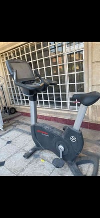 اجهزه رياضيه عندي منه اثنين للبيع الواحد على ٢٥٠ الف فيتنس الأصلي أمري...