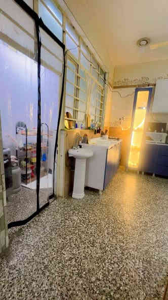 سلام عليكم دار للبيع زراعي مساحه 100متر
طابقين ونص يتكون من 4غرف نوم +صحيات فوك وجوه وخارجيه مطبخ +صاله منطقه الامين قرب شبكة الكهرباء الثانيه للتواصل  ***********
