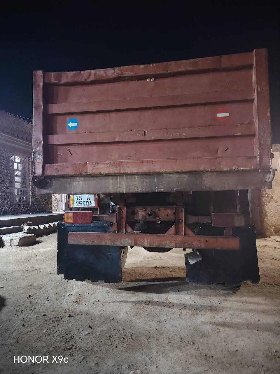 سلام عليكم البيع بديات عدد 3 ثنين ام العلم احمر جديد جنل بدي لاصفر جنل جديد  بدي مايلر بلادي موديل 80  باقي لاستفسار ع رقم ***********
