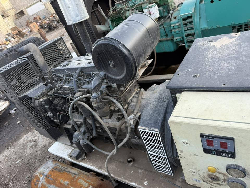 للبيع مولدة نوع بيركنز انكليزي 100 كيفي لاصرف ولا بخار السعر 33 ورقة العنوان بغداد المعامل 
***********
***********
