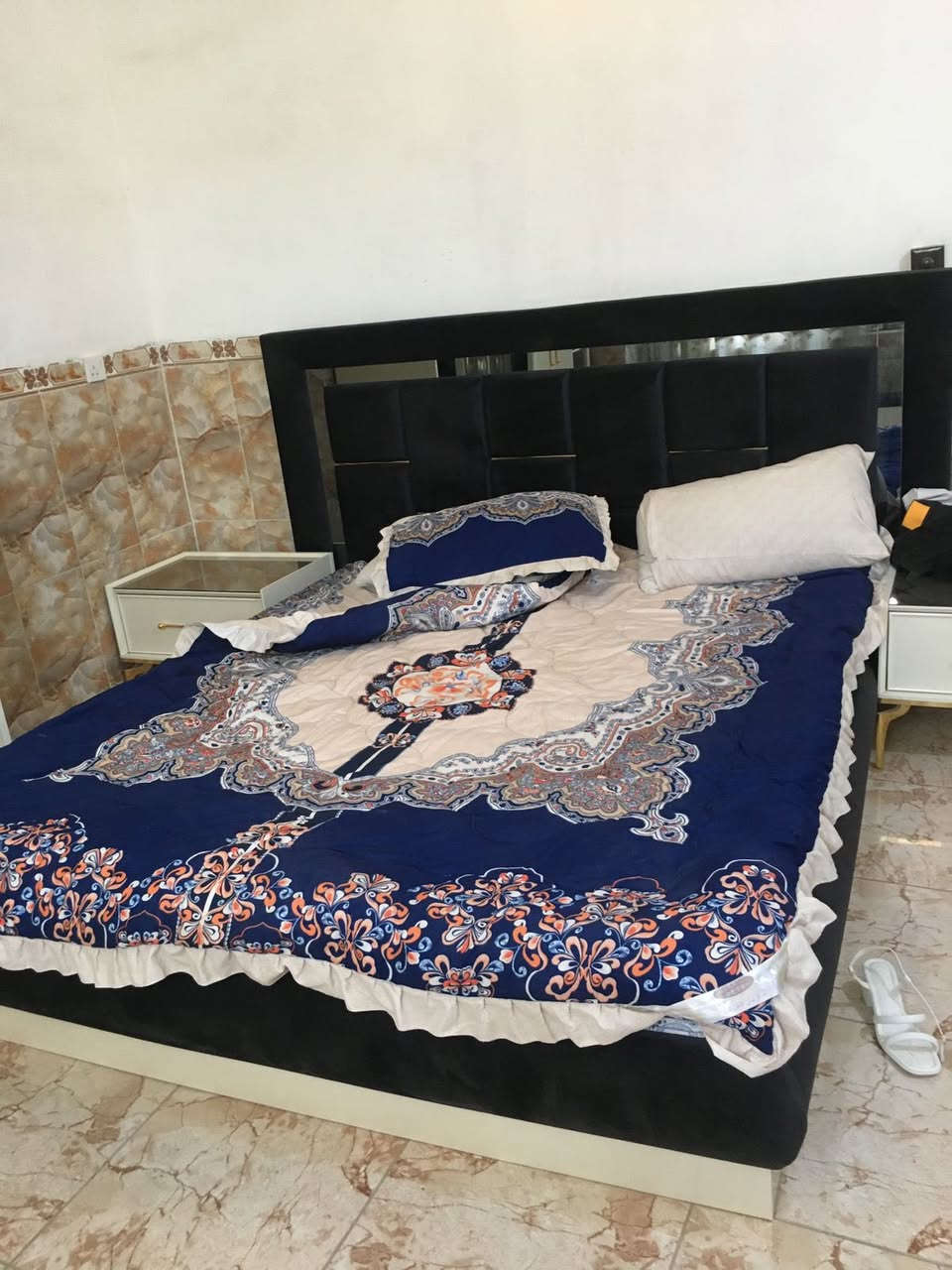 غرفة للبيع
***********
