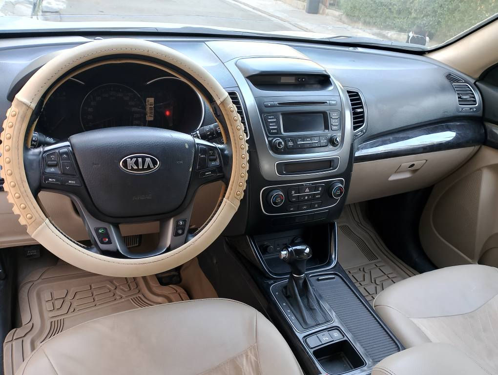 کیا سۆرینتۆ 
مودیل:2014
فول فولە باس سلایت نییە 
سەیارەکە هیچی نییە 
مەکینەی کرایتەوە 
سێ رێز کوشین 
یاک ٢٥٠مەسرەفی نییە 
رەقەم سلێمانیە 
بەناوی خۆمانە 
سەیارەکە بێ حیبە مالی دۆستە 
شوێن :هەولێر 
رەقەم موبەهیل ***********
         *********** أربيل, العراق
