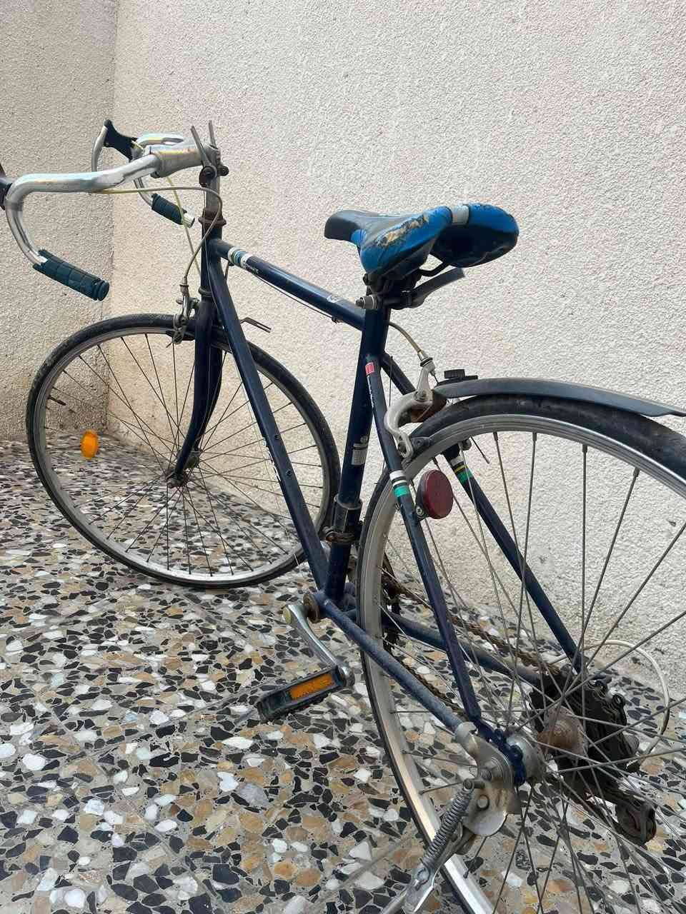 السلام عليكم بايسكل c700 للبيع
حجم ٢٨ 
قيم واخذ مكاني بغداد 💗.


**إذا كنت صاحب هذا الإعلان وتريد حذفه لأي سبب، رجاءا أرسل رسالة إلى الدعم الفني**