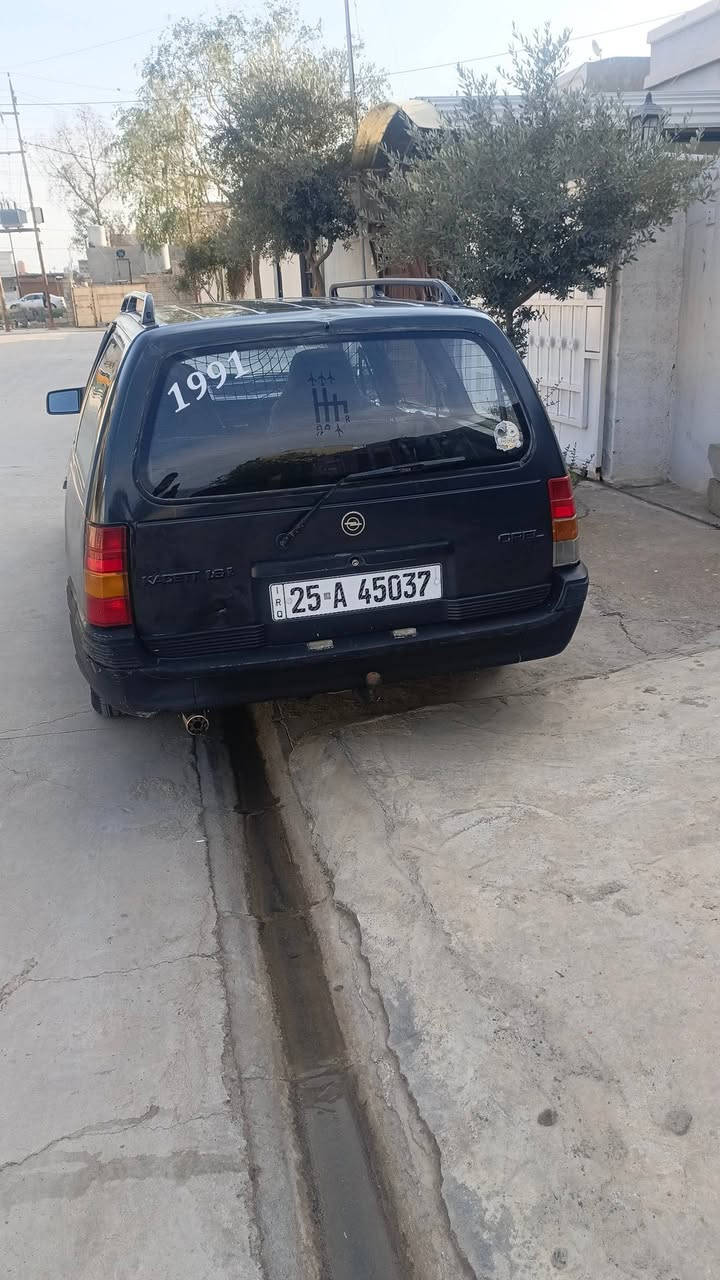 سلام عليكم اخوان عندي اوبل كاديت ستيشن موديل 1991 محرك 16 قايش عريض . محرك لا صرف لا بخار بطارية جديد . 4 اطارات جديد  شديت كابريتر جديد .ویل كروم. سنوية للغاية 2029 شهر 12 .كابون بنزين موجود سعر 27 بيها مجال قليل\ عنوان كركوك /   *********** / ***********
