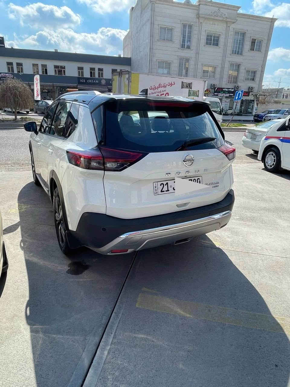 روج 2021
4سلندر 
بلاتينيوم 
فول موصفات اعلى فئة 
رقم سليمانيه 
مكانها اربيل 
الضرر قبغ صندوق فقط
ماشيه 51 ميل
للاستفسار 
*********** أربيل, العراق
