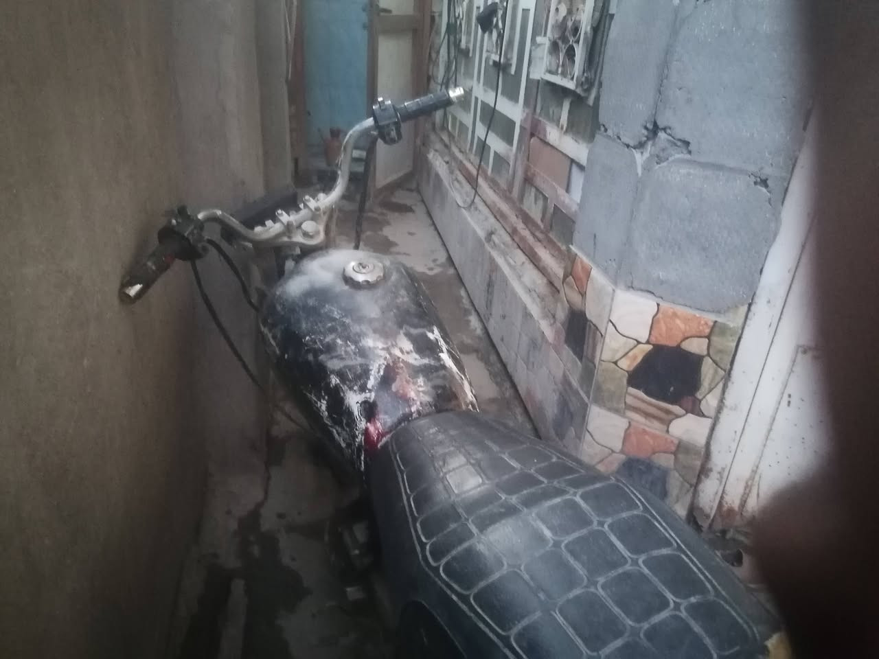 السلام عليكم دراجه ايراني خمسه قير شغاله في الشمابيها بس بس الصينيه يعدلها تبديل   السعر 125 رقم الكورك بي واتساب *********** ***********
