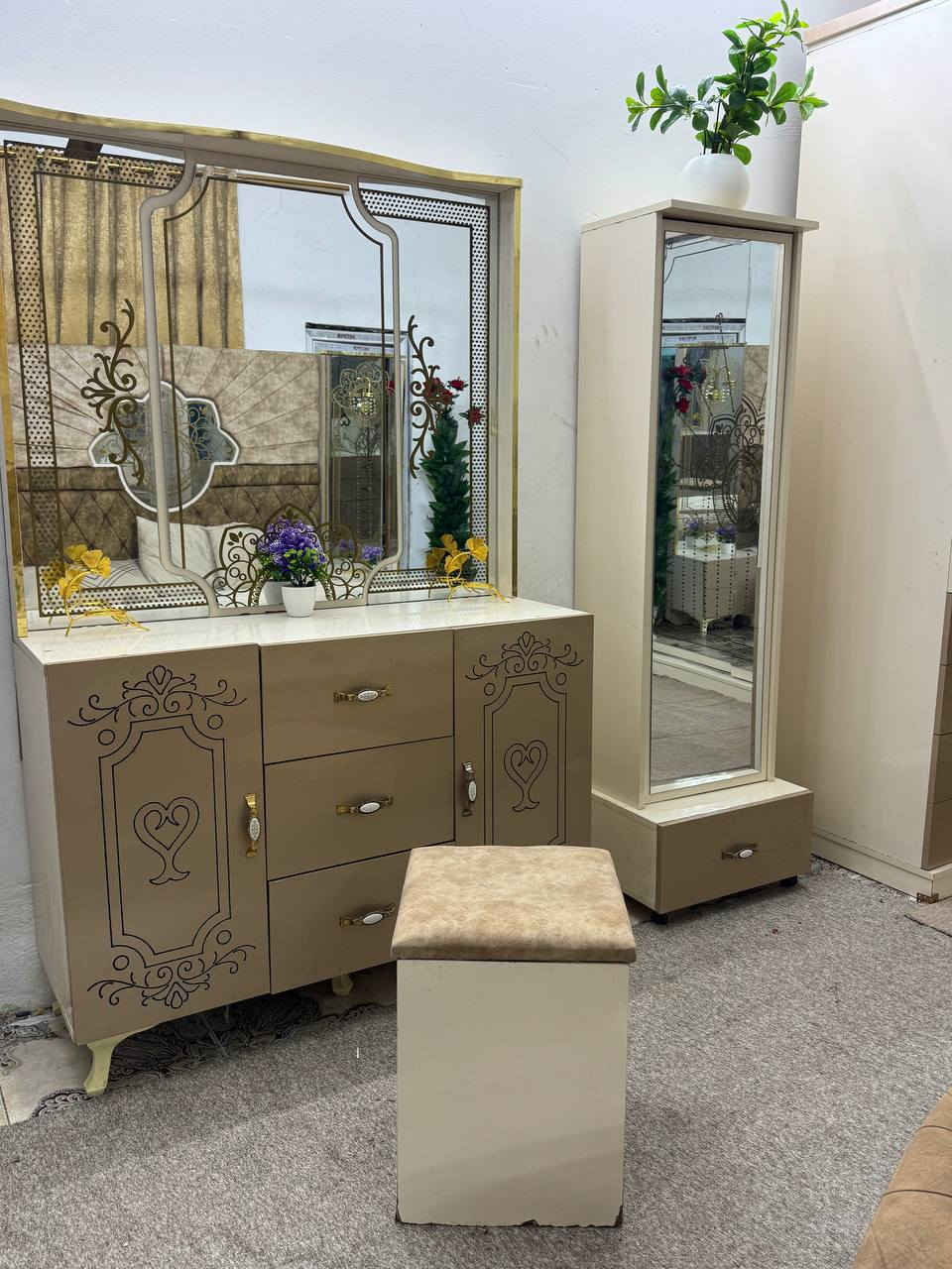 غرفه 9 قطع تركي نظيفه كلش ما بيه اي ضرر العنوان بابل المركز م  ***********
