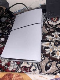 بلايستيشن ٥ سليم • مستخدم ٣ أسابيع • مع ملحقات