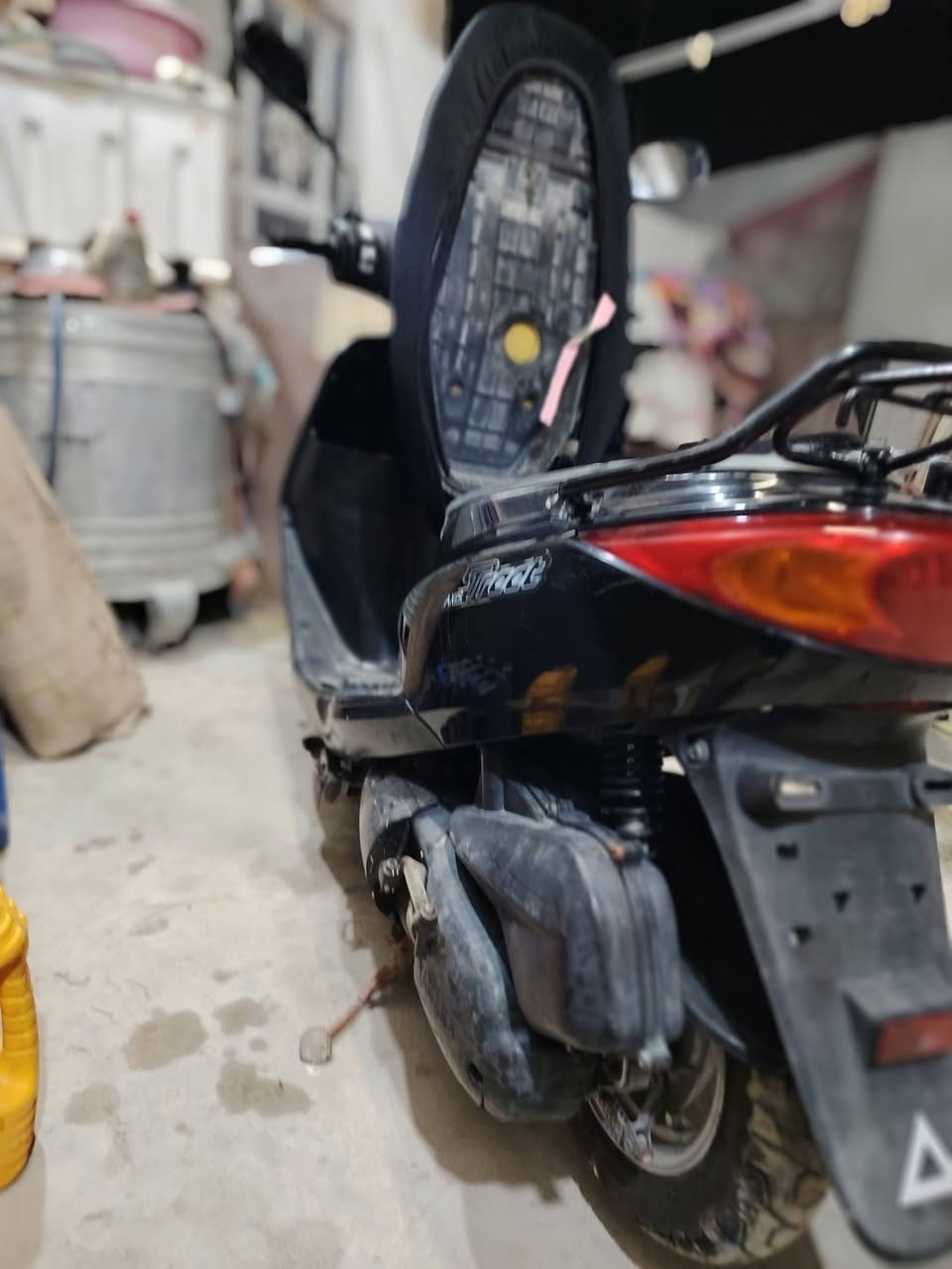 سلام عليكم دراجة نوع الكزز 140 الون اسود دراجة جديدة صالهة نازلة من رمبة 4شهر  مكينة مامفتوحة بلادية دراجة من تاير التيار اي نقص مابيهة ماعدة قبق صلانصة سعر مليون 200 قفل  اتصال واتساب ***********
