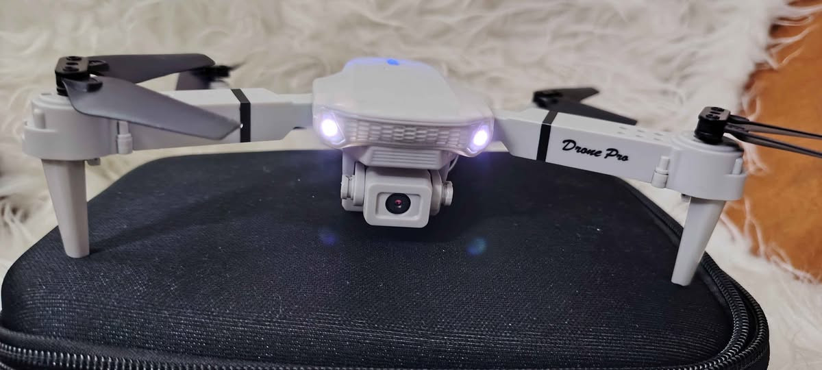 🚁 درون تعليمي شغال 

إذا تحب التصوير الجوي أو تريد تتعلم قيادة الدرون بسهولة، هذا العرض مناسب إلك! 🔥

✅ ينزل تطبيق على الموبايل للتحكم الكامل
✅ تگدر تخلي الموبايل مثل يد تحكم وتشوف البث المباشر
✅ تسجيل فيديو والتقاط صور مباشرة من الموبايل 📸
✅ تحتوي على كامرتين (أمامية + سفلية)
✅ بيها مراوح احتياط
نظام البيع فحم بس هو شغال 
💰 السعر: 18 ألف فقط
🚚 التوصيل مجاني بغداد, العراق


**إذا كنت صاحب هذا الإعلان وتريد حذفه لأي سبب، رجاءا أرسل رسالة إلى الدعم الفني**