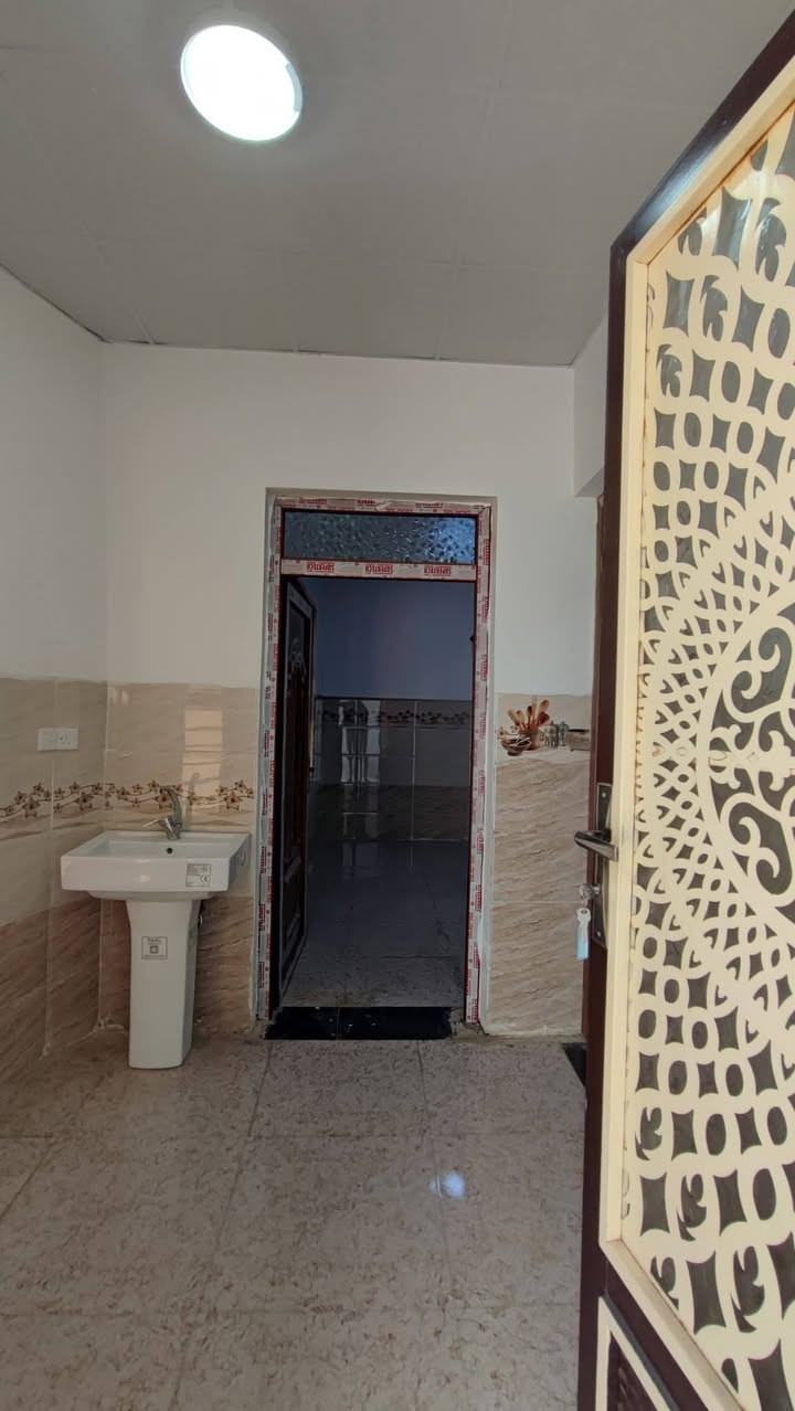 🏠للأيجار الدار الطابق ألارضي🏠 
________________________
التفاصيل:🖊🖊
♦️الموقع حي الصديق الثانية قرب متوسطة الرياض
♦️المساحة250م 
♦️ غرفتين نوم وهول واستقبال واسعة 
♦️مطبخ حار وبارد وصحيات وحديقة وكراج 
♦️بدل ايجار الدار500الف
  
_________________________

♦️الموقع : المكتب الموصل حي البلديات من جهة السكر قرب سكانو مول
 
_________________________
للمزيد من الاستفسار الاتصال على الارقام التالية:
📱*********** واتساب
📱***********
