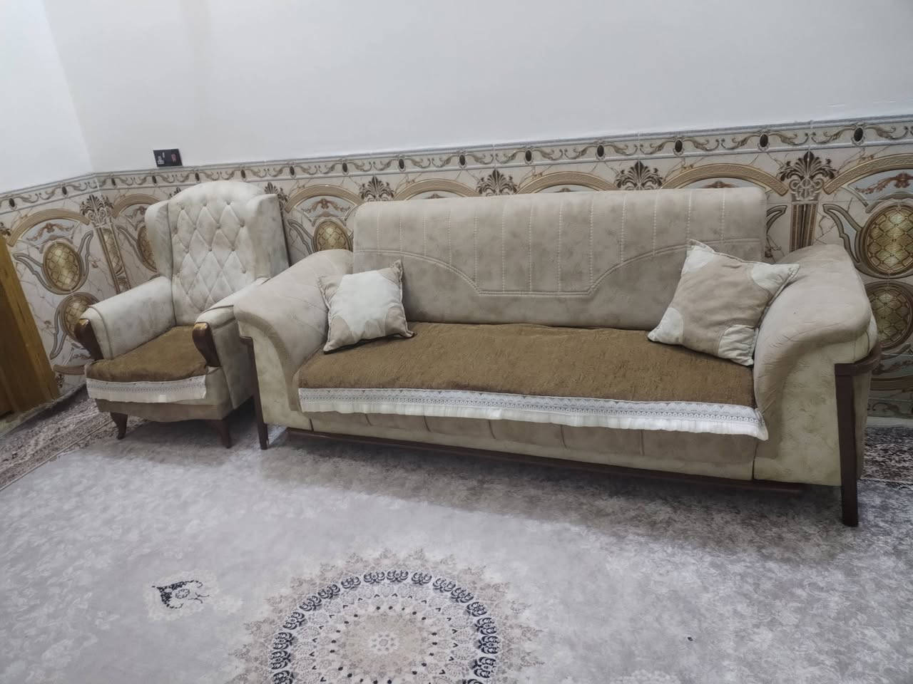 تخم ١٠ مقاعد نظيف جدا مع مفرش او كوشات٤٠٠الف تصل عل رقم ***********
