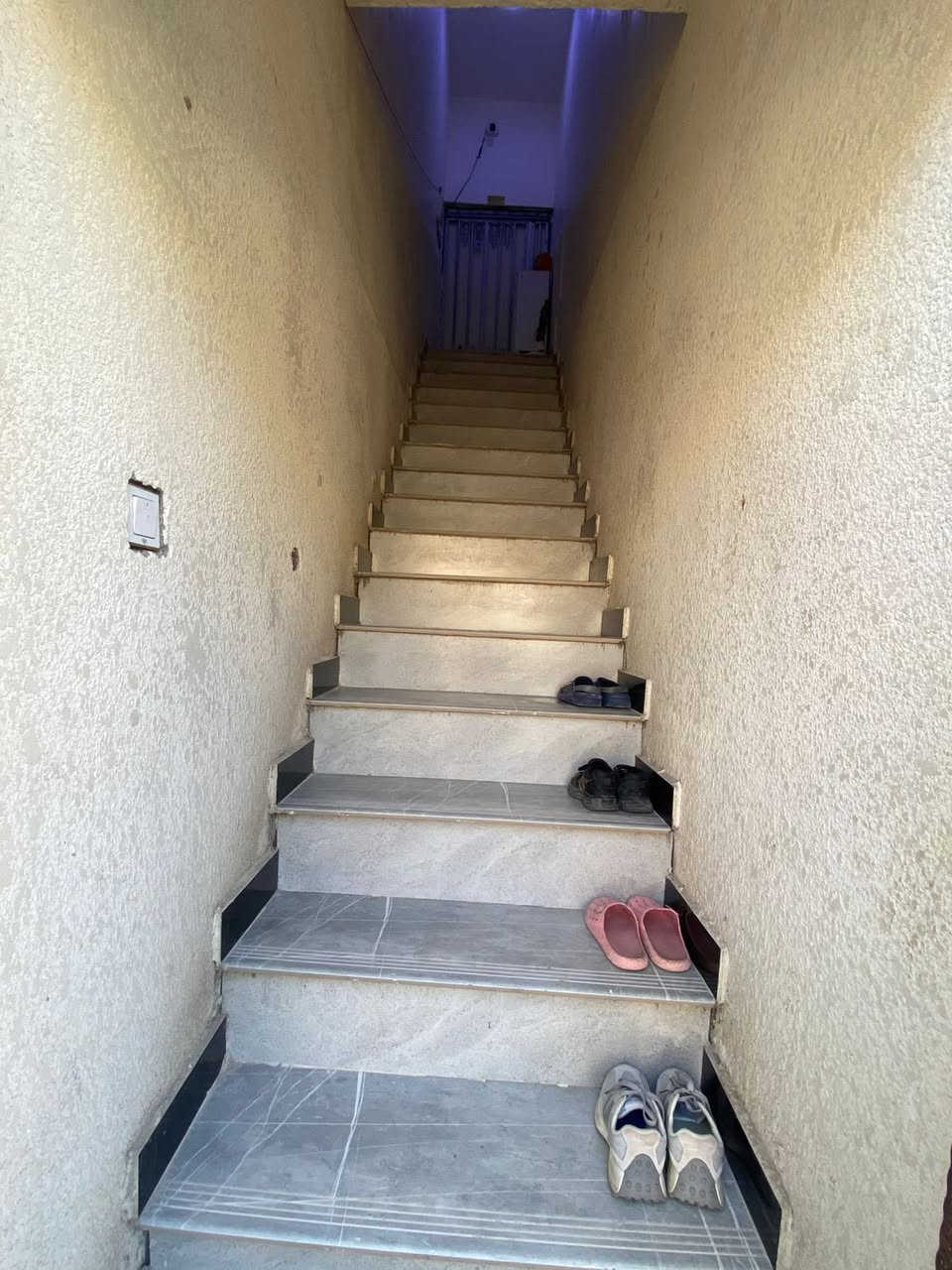 السلام عليكم 
شقه للايجار 
مناوي الجم 
فوك بيت 
غير موثث
درج معزول 
غرفتين وصاله ومطبخ وصحيات نضيفه فول 
يجاره قفل شامل جور الماي والكهرباء 500


**إذا كنت صاحب هذا الإعلان وتريد حذفه لأي سبب، رجاءا أرسل رسالة إلى الدعم الفني**