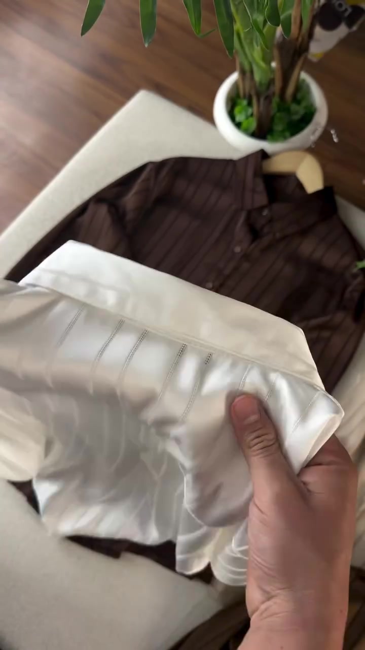 هاذا اجمل قميص  خامة جكر زبدة ناعمة وباردة راح تلبسي ✨
طول اكثر من 75 يغطي الورك بالكامل 🫂
يلبس من 38. 40. 42. 44. 46
السعر 25 الف


**إذا كنت صاحب هذا الإعلان وتريد حذفه لأي سبب، رجاءا أرسل رسالة إلى الدعم الفني**