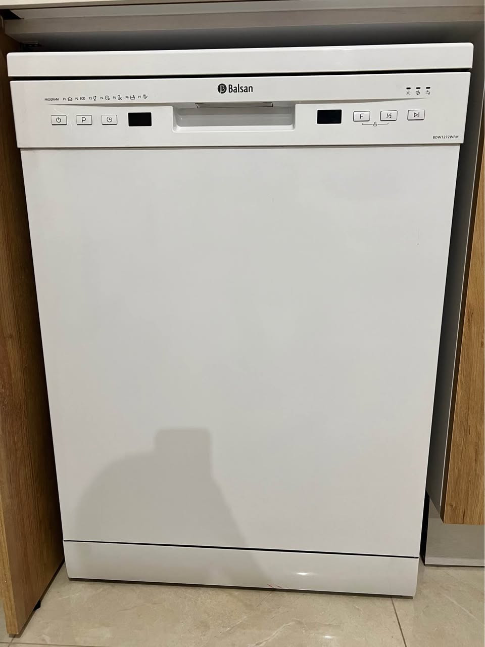 Hello guys, I’m selling almost everything in my home, bed n wardrobe included, bought them in sadaf furniture shop, very new used for 8months only, prices are negotiable, and available for viewing from 1st March.. thank you أربيل, العراق


**إذا كنت صاحب هذا الإعلان وتريد حذفه لأي سبب، رجاءا أرسل رسالة إلى الدعم الفني**