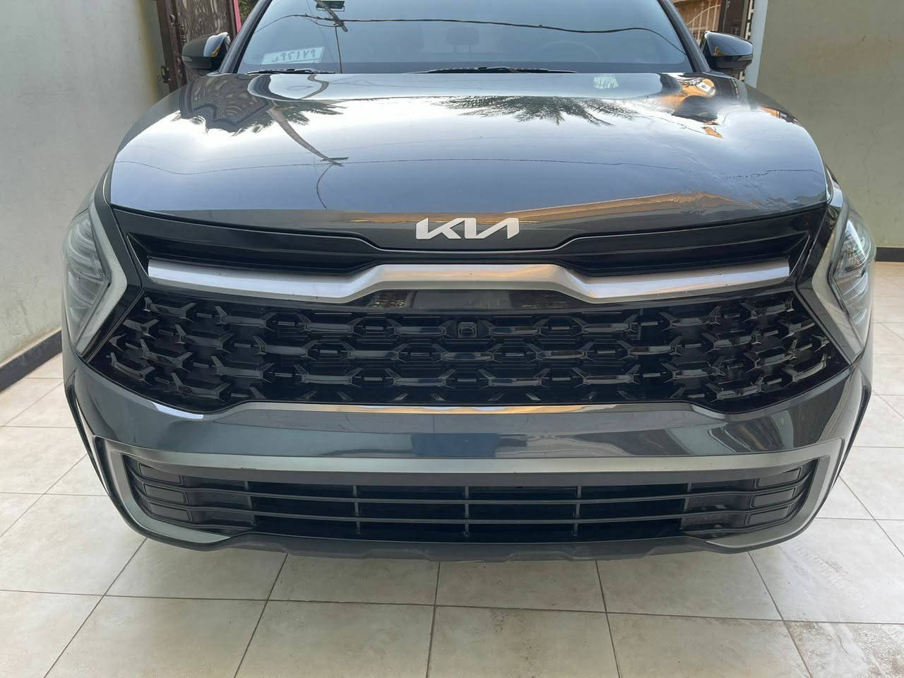 كيا سبورتج موديل2024 وارد امريكي
ضرر بسيط جداً فقط بارد بالبنيد بدون تبديل بدون صبغ بدون ارباك وصور الحادث بالمنشور مواصفتها فئه x-line
1-بنورما
2-بصمه تشغل عن بعد 
3-جنطه كهرباء
4-فور ويل 4x4
5-رادار امامي خلفي 
6-اوتو هولد 
7-كشن السائق كهرباء 
8-تدفئه كشنات 
9-تبريد امامي خلفي
10-شحن واير ليس
11-كامره خلفيه وحاسات اماميه خلفيه
12-شاشه كبيره متصل 
13-تبريد بيانو
14-دشبول دجيتل 
15-انظمه قياده 4وضعيات 
16-ايقاف ذاتي اوتو ستوب 
17-لد امامي خلفي 
وباقي المواصفات المعروفه 
محرك 2500
ماشيه 14 الف 
السياره بدون لوحات مكان السياره حله 
*********** الاستفسار
