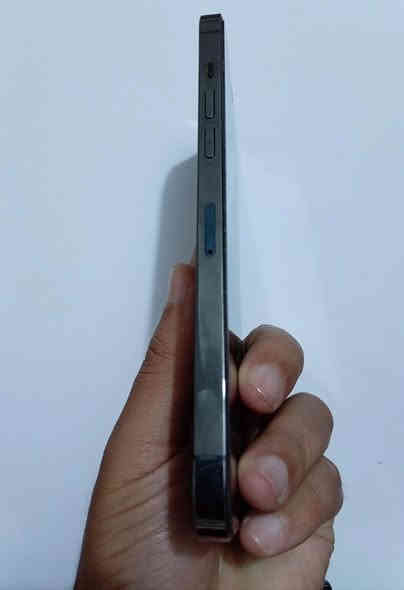 جهاز ايفون 12 بروماكس ذاكره 256 بطاريه 79 فطر بل شاشه خفيف كما واضح بل تصوير كامره بيها رجه خفيفه و ضهر فطر خفيف كما موضح في الصوره جهاز نضيف استعماله حلو سريع بل تنقل الوان الجهاز تخبل كدامكم سعر الجهاز 350 وبي مجال بسيط للأستفسار الأتصال على الرقم *********** واتساب موجود
