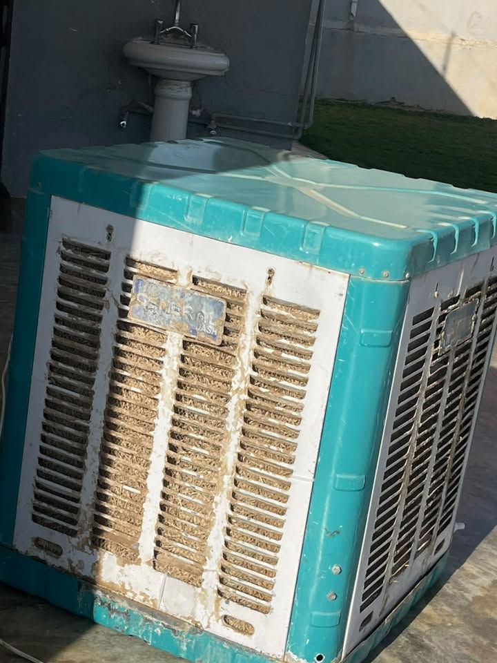 السلام عليكم
مبرده للبيع شرط  ما بيها كلشي شغاله يي نقص ما بيها دكم  تعلي وتنصي وبارده واي شي ما مبدل بيها 

السعر170وبيها مجال بسيط 

‭***********‬
