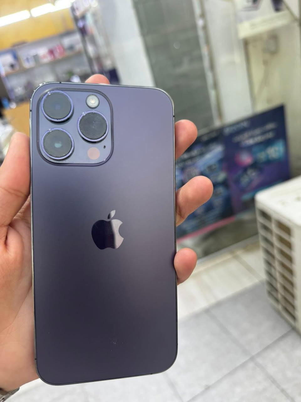 السلام عليكم
ايفون 14 pro max
بطاريه 84
ذاكره 256
كله  شغال ✅
كامره ✅
فيس ايدي✅ 
سماعات ✅
الجهاز وتر وما مبدل بي اي قطعه شرط الفحص تفحص الجهاز وتقتنع بي يلا تاخذه 
السعر 875 وبي مجال
مكاني بغداد حي الجامعه 
تلفون ***********
