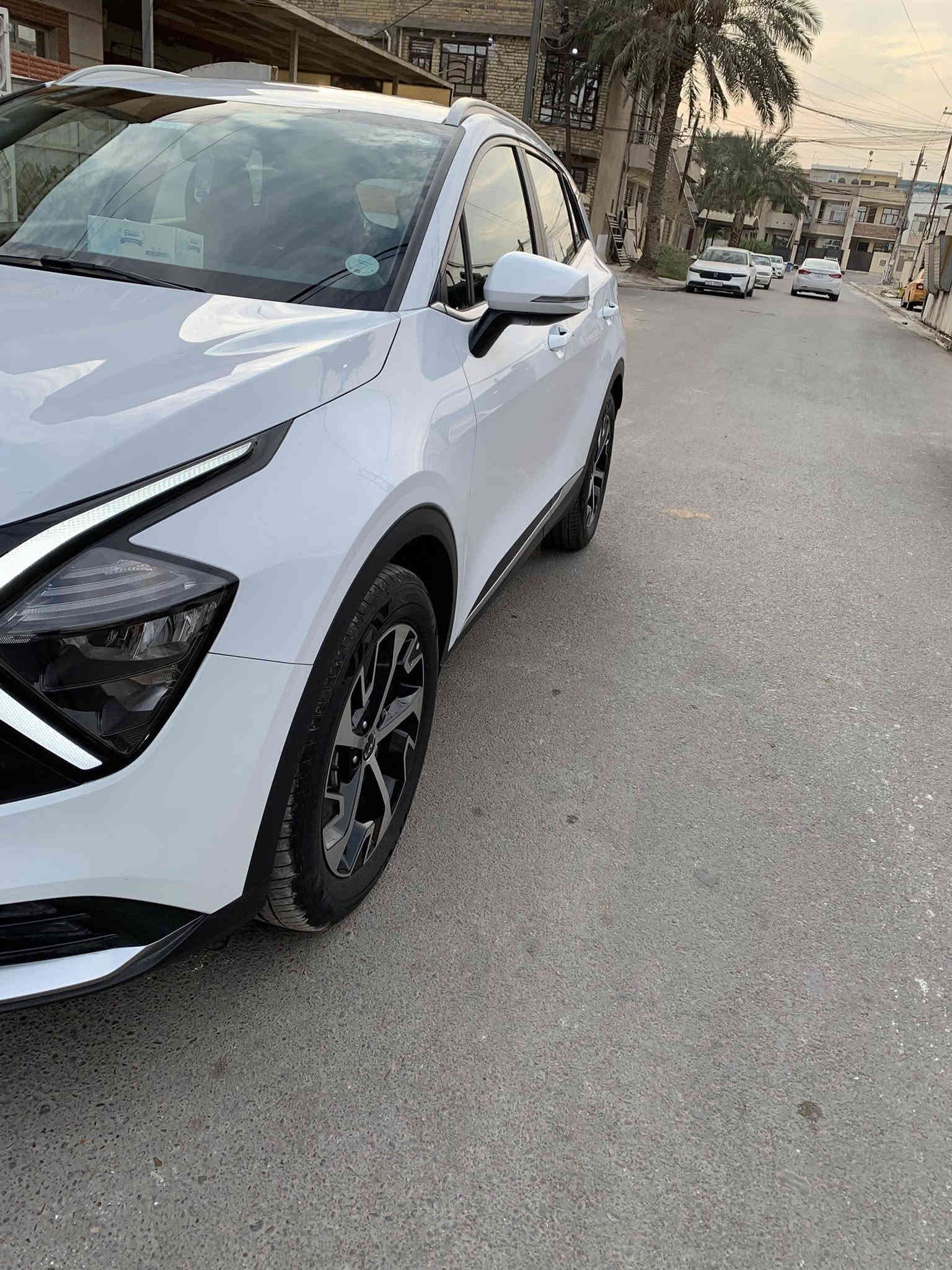 السلام عليكم 
كيا سبورتج 2024 خليجي 
المسافه المقطوعه 5100 وقابل للزياده 
تحكم ستيرن 
رادار جانبي 
حساس خلفي 
مري شفط 
داخل مخمل اسود 
بدون سلايد 
بصمه ابواب + بصمه تشغيل 
سايد بريك بصمه 
مانع منحدرات 
مانع تزحلق 
نظام اوتو هولد 
رقم اربيل تريد تحويل تريد وكاله 
السياره ع وضع الشركه بدون اي ظرر او بارد او حتى شخط سليمه 100‎%‎
السياره ع وضع الشركه الله شاهد ومثل مذكرت ماشيه 5100 وقابل للزياده 
مكان السياره بغداد حي الخضراء 
*********** متوفر واتس اب 
السعر 235$
