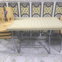 ميز طعام • ٤ كراسي