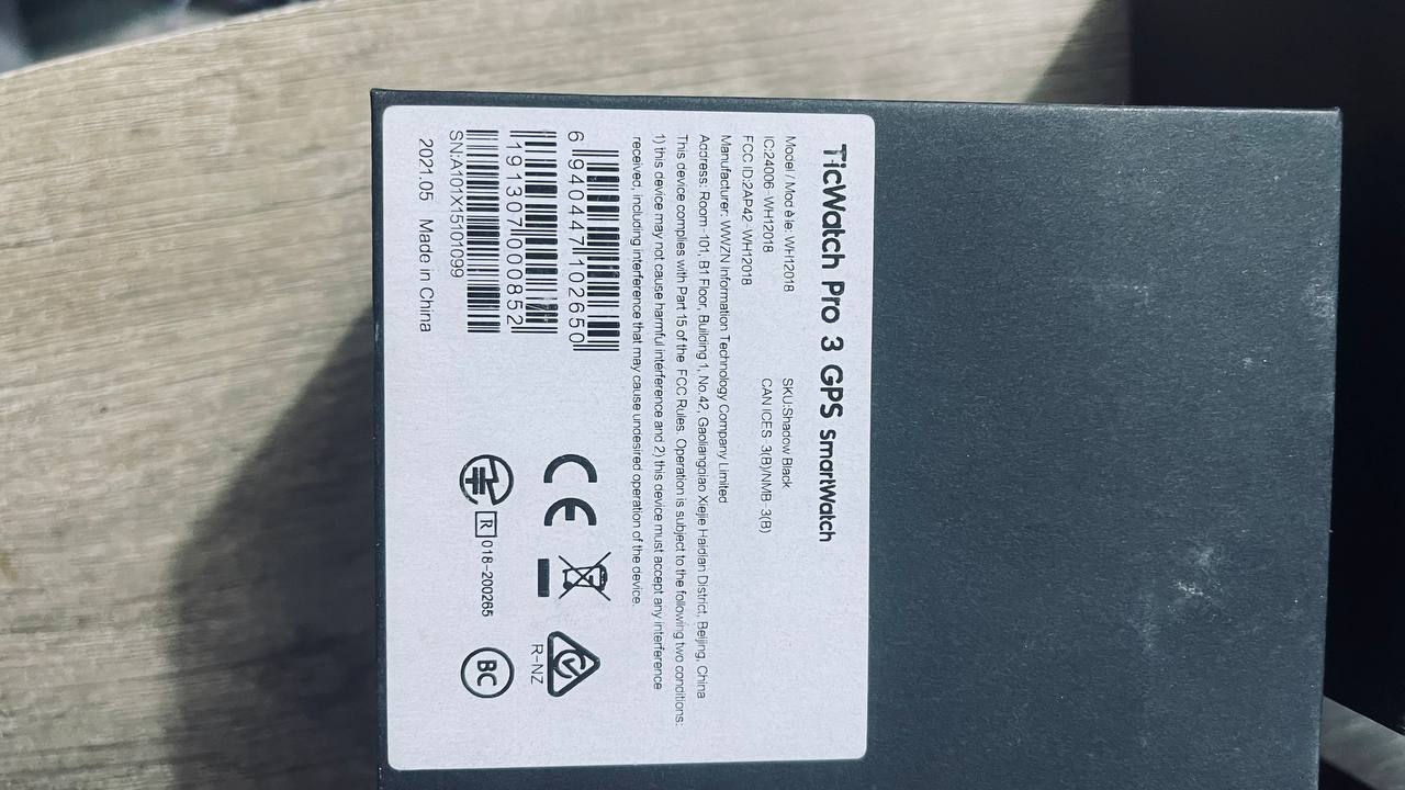 هذه هي أبرز مواصفات TicWatch Pro 3 GPS

التصميم والبناء

الأبعاد: نحو 47 × 48 × 12.2 مم

الوزن: حوالي 41.9 غ

الخامات: إطار من الستانلس ستيل مع هيكل من نايلون مقوّى بالألياف الزجاجية

أساور 22 مم قابلة للتبديل

مقاومة الماء والغبار: IP68 ودعم السباحة في المسبح

الشاشة

شاشة مزدوجة الطبقات:

AMOLED قياس 1.4 بوصة بدقة 454×454

شاشة FSTN منخفضة الاستهلاك للعرض الدائم Always-on

زجاج Gorilla Glass 3

المعالج والذاكرة

شريحة Qualcomm Snapdragon Wear 4100

ذاكرة RAM سعة 1 جيجابايت

تخزين داخلي 8 جيجابايت

النظام والتوافق

نظام Wear OS by Google

يعمل مع Android وiOS (بعض الميزات محدودة على iOS)

مساعد Google وGoogle Pay عبر NFC

الاتصال والملاحة

GPS مدمج متعدد الأنظمة (GPS/GLONASS/Galileo/Beidou)

Bluetooth LE وWi‑Fi 802.11 b/g/n

مكبر صوت وميكروفون للمكالمات والصوت

المستشعرات والصحة

مستشعر نبض PPG مع تتبع على مدار الساعة

قياس SpO2 (الأكسجين في الدم)

مقياس تسارع، جيروسكوب، بارومتر، ومستشعر إضاءة

تتبع النوم، الإجهاد، الخطوات، السعرات، وVO2 Max عبر تطبيقات Mobvoi

البطارية

سعة تقريبية 577 mAh

عمر بطارية حتى 3 أيام في وضع Smart Mode

حتى 45 يومًا في وضع Essential Mode منخفض الاستهلاك

شحن بمشبك مغناطيسي

ميزات إضافية

وجوه ساعات متعددة، تحكم بالموسيقى، إشعارات، تطبيقات متجر Google Play

دعم أوضاع تمارين متعددة مع تتبع دقيق للمسارات عبر


**إذا كنت صاحب هذا الإعلان وتريد حذفه لأي سبب، رجاءا أرسل رسالة إلى الدعم الفني**