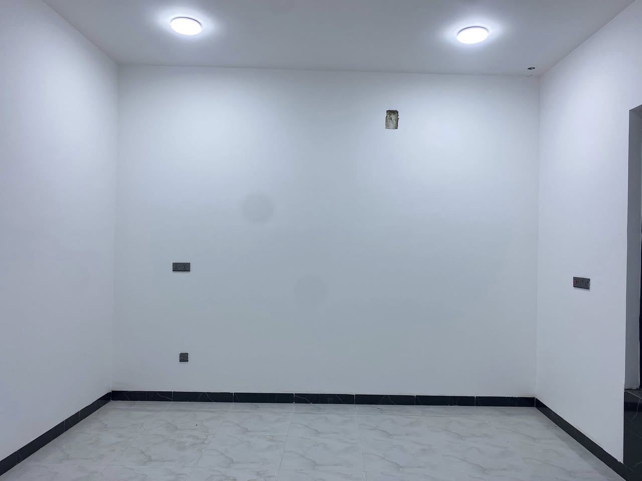 بيت طابقين  للبيع
مساحه 185
الطابق الاول
غرفه
مطبخ
صاله
هول 
ديوانيه
صحيات
مناور عدد 2
صحيات  خارجيه
طابق الثاني 
غرف عدد 3
صاله
صحيات 
بلكونه عدد 2
منظومه غاز دفن
سعر 138 مليون وبي مجال
الرمادي شارع 40 قرب اثاث القند الفرع المقابل مدرسة الصفوه الاهليه
***********
