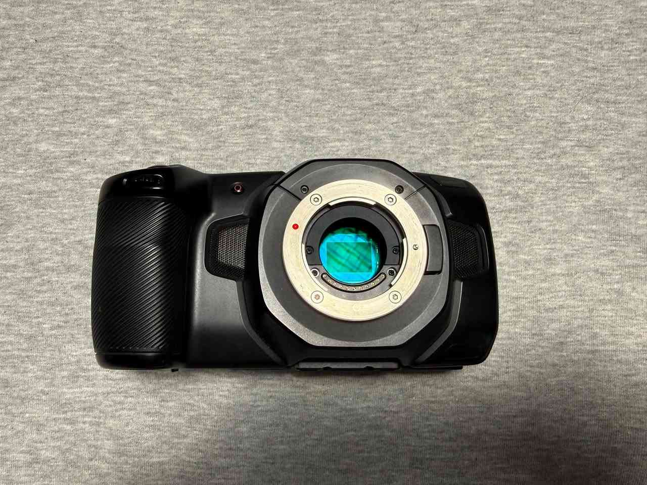 Blackmagic Pocket 4K

افضل كاميرا سنمائية على الاطلاق
(بهشكل سعر)

4K 60 RAW
12Bit 
يعني 68 مليار لون
و شاشة من اكبر الشاشات mirrorless 5inch
لمس بالكامل

السعر 1399 الف
***********
