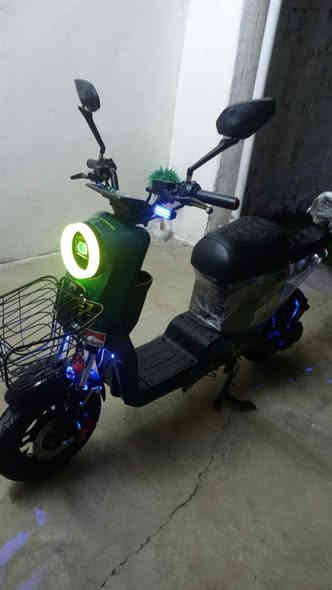 السلام عليكم 
بايسكل شحن للبيع 
R9
موديل 2025 
5 بطاريات شرط ع فحص 👉 
السرعة 109 نشاط فول 
4 گير 
نظام رجوع ع بگ R 
+P
شاشة ذكية كشف الأعطال
الضوء عالي ناصي 
اشاير يمين يسار 
+ دبل اشارة 
بعد اهواي موصفات بي
السعر 435 وبي مجال قليل 
مكاني الشرقاط قرب كراج الشرقاط ملاحضة مستخدم شي 
#قليل جدأ
رقم الهاتف ***********
