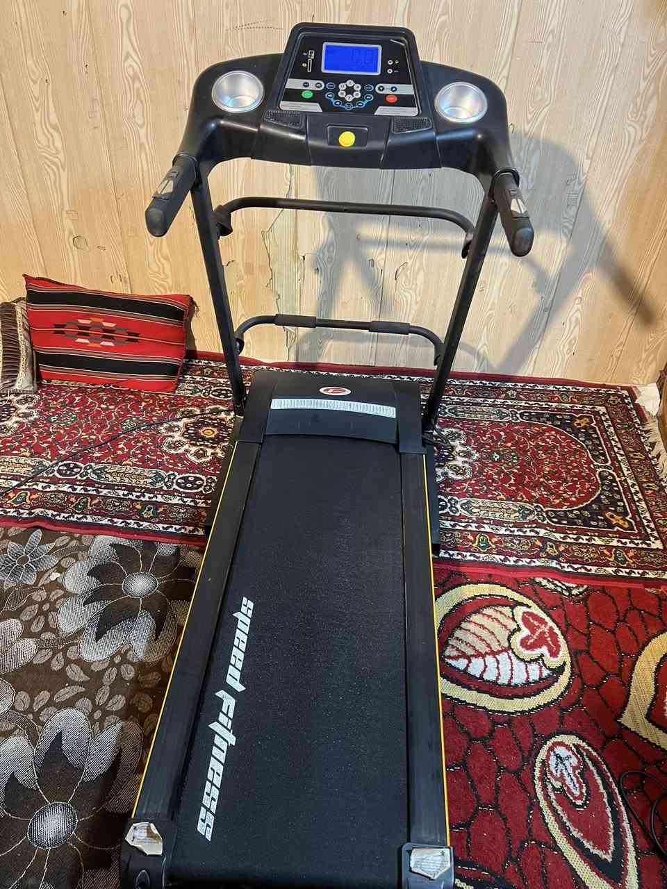 السلام عليكم جهاز جري استعمال قليل يحتوي على جهاز تكسير الشحوم و اواكس و فلاش وشاحن العنوان بغداد حي لأمانة 
السعر 180 يوجد توصيل *********** واتساب
