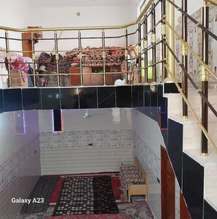 السلام عليكم بيت للبيع موقع تجاري في شارع السكلات المساحة ٣٠٠م يحتوي على غرفتين نوم وصالة ومطبخين حاروبارد واستقبال وصحيات وحديقة وكراج السعر ٩٥ مليون للاستفسار الاتصال على هذا الرقم ***********
