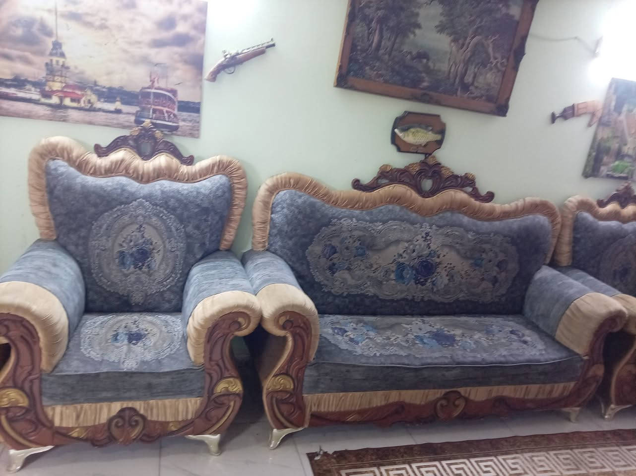 تخم للبیع السعر 325العنوان بغداد الحرية شارع الدور العريض الاستفسار ***********
