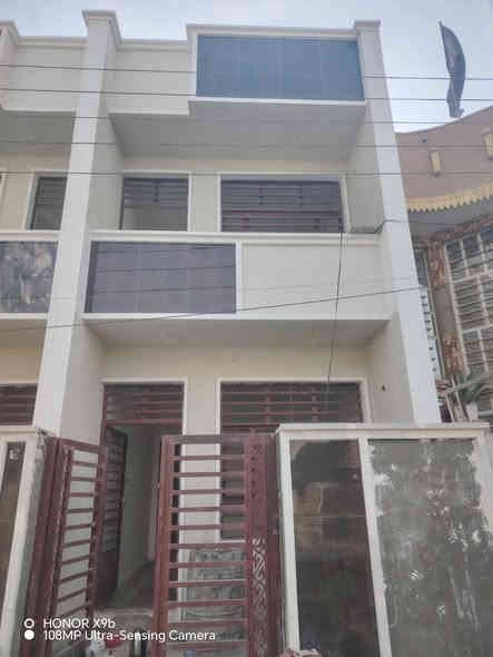 مشتملات مساحه 75 متر 
طابو ملك صرف 

بناء حديث  
استقبال 
وصاله 
ومطبخ 
و2 غرف نوم 
 
وخدمات جوه 

البيت ماناقصه شي 
كله كامل 

منطقه الانتصار مقابيل مستشفى حماد شهاب 
التصنيع قرب الملعب
***********سيدحيدر
*********** سيد حسين
