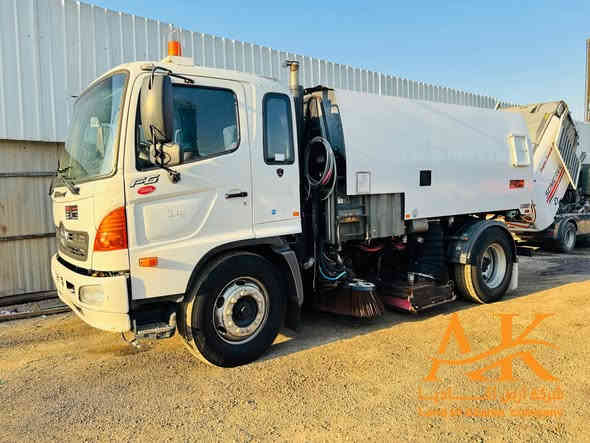 🔸 شركة أرض أكــاديـا 

• مكنسة هينو (شافطة ) دبل استيرن
• وارد : اليابان 
• المواصفات : ستيرن يمين يسار ، كنس شفط جهتين ، شفط خلفي فاكيوم  ، كامرة  ، مرشات ماء 
• الحالة : نظيف جداً مباشرتاً الى العمل 
• الموقع : بغداد النهضة شارع الظلال 
• للتواصل : ***********
